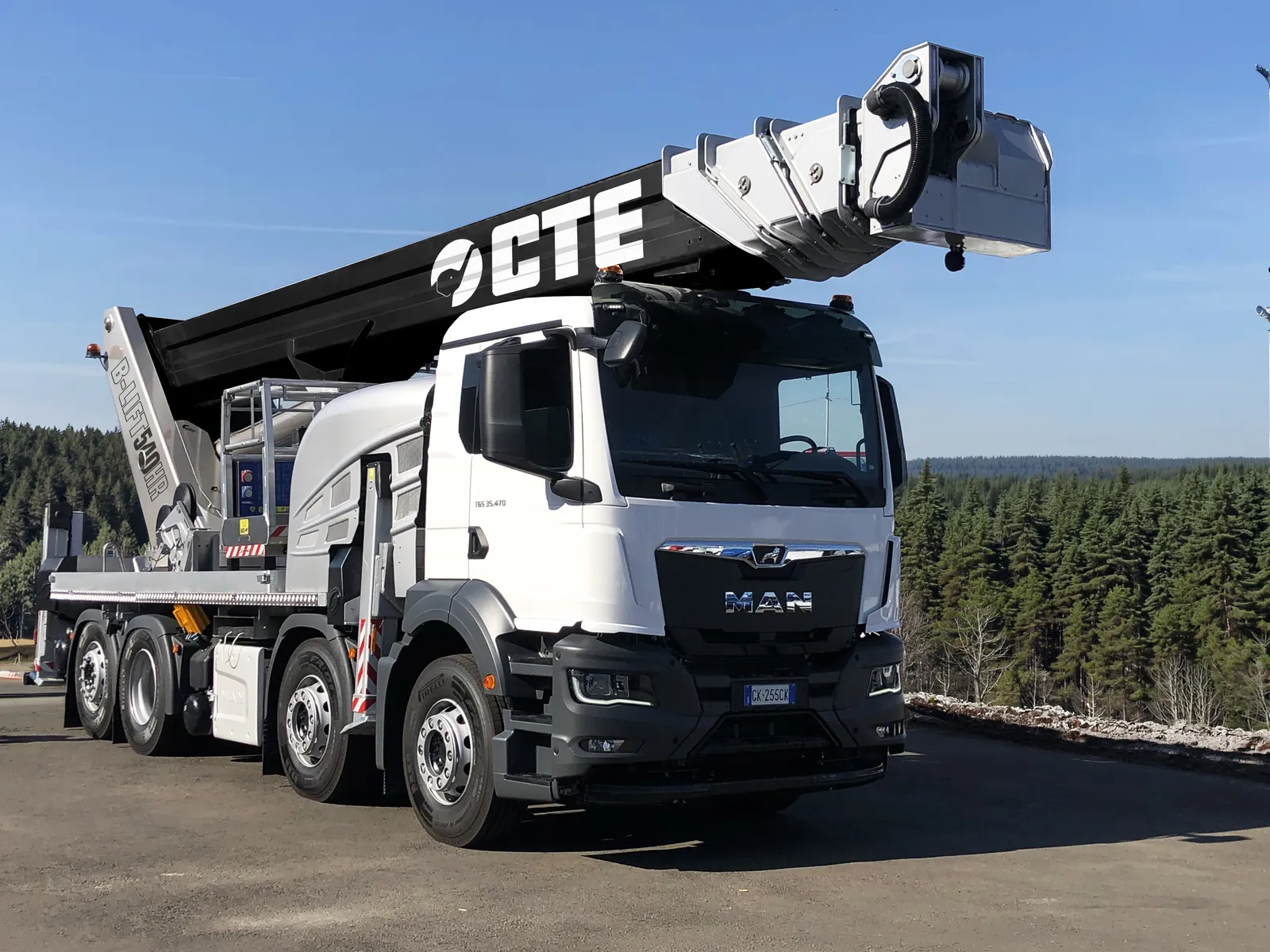 Nacelle télescopique grande hauteur B-LIFT 540 HR