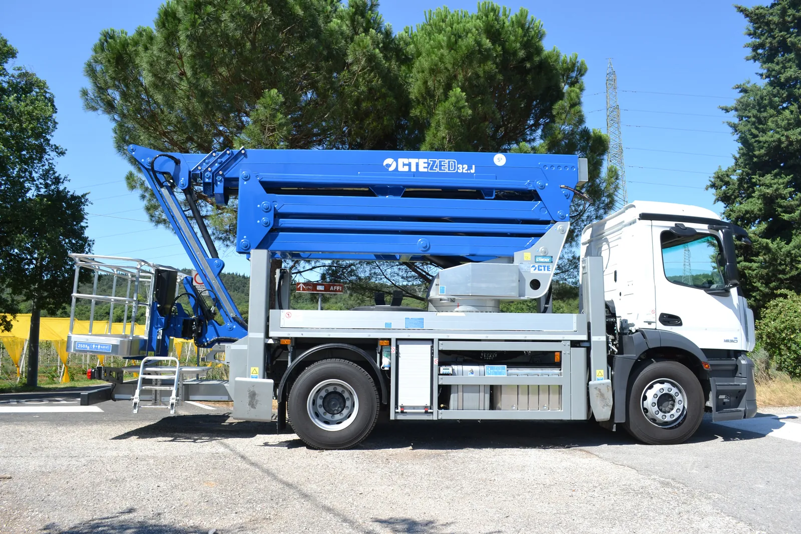Nacelle articulée grande hauteur ZED 32 JHV